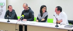 Presentación. Garro, Andonegi, Mendez y Etxabe, ayer en la sede de Sasieta, en Salbatore. ::
ELOSEGI