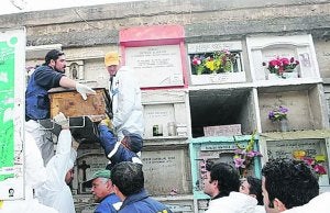 Exhumación de los restos de Jara hace tres años.