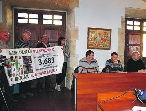 Plataforma en el Pleno. Donde hubo el primer acercamiento. ::
LIMIA