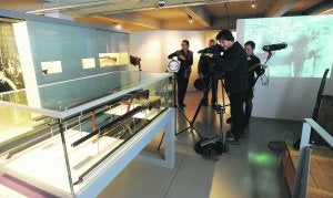 Portalea. Un momento de las grabaciones para el reportaje, en las instalaciones del Museo de la Industria Armera. ::
FÉLIX MORQUECHO