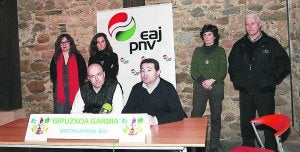 Los representantes del PNV en Lazkao y Ordizia, Patxi Albisu y José Miguel Santamaría. ::
MARIN