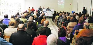 Los asistentes a la reunión de la plataforma llenaron la sala de exposiciones Oxford. ::
ROMATET