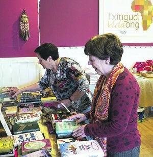 El local en el que la ONG ha instalado su mercadillo. ::
F. DE LA HERA