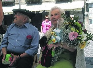 'Ziñua' elkarteak herriko nagusiak omendu zituen atzo