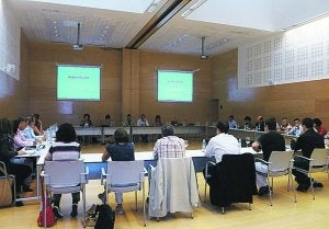 Irun Ekintzan. Reunión del Consejo del Pacto por el Empleo de Irun.