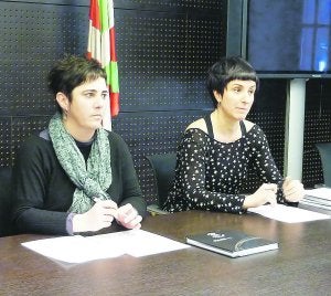 Rueda de prensa. Izaskun Biurrun y Amaia Agirregabiria, en Arizabalo. ::                             FOTOGRAFÍAS ELENA VIÑAS