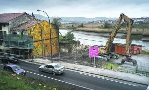 ::                             F. DE LA HERA