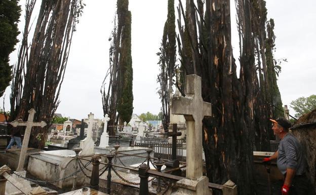 El cementerio de Cacabelos sufrió en el mes de mayo un incendio causado por un rayo.