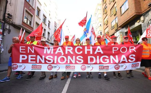 Marcha por las pensiones dignas procedente de Galicia en Ponferrada.