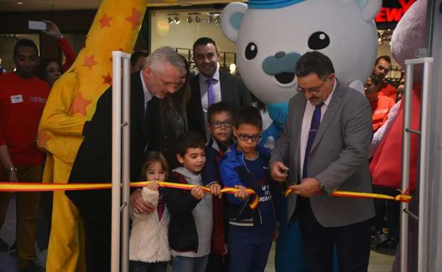 Toys “R” Us celebra la gran fiesta de apertura de su nuevo establecimiento en Ponferrada