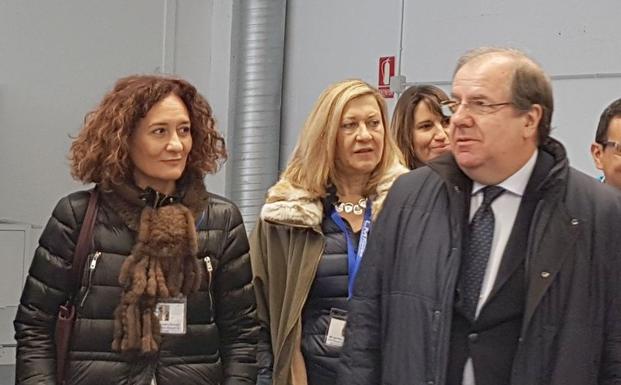 El presidente de la Junta, Juan Vicente Herrera, durante su visita la planta de producción de la empresa LM Wind Power en Ponferrada.