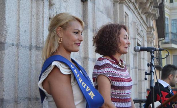 La haltera Lydia Valentín junto a la alcadesa de Ponferrada, Gloria Merayo.