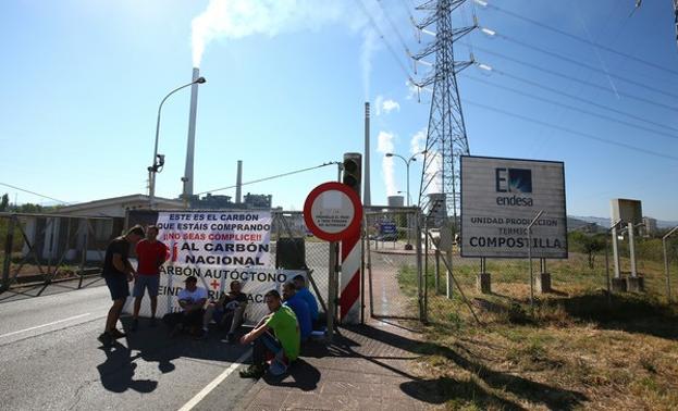 Los trabajadores de Astur Leonesa paralizan la venta de carbón a la central de Compostilla hasta cobrar la nómina de diciembre