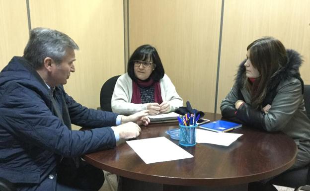 Imagen de la primera reunión de trabajo para poner en marcha la 'Ruta Social del Bierzo'.