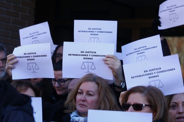Fotos: Concentración de los funcionarios de Justicia en Ponferrada