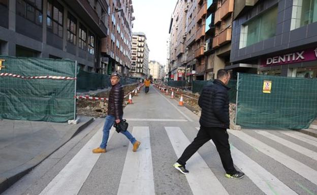 Obras en la calle Camino de Santiago de Ponferrada.