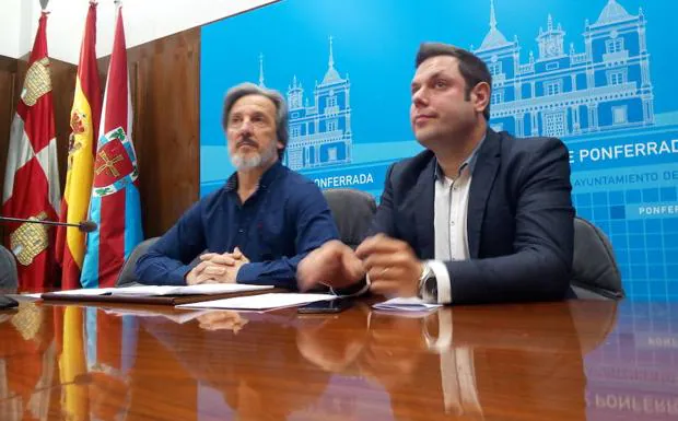 Los concejales de CB, Pedro Muñoz e Iván Alonso, en su comparecencia.