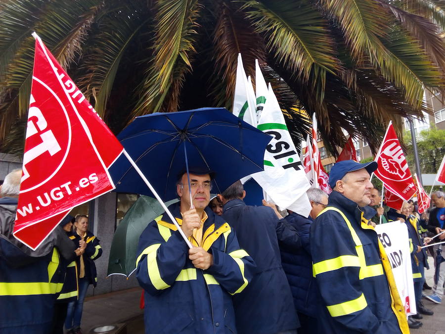 Fotos: Protesta de los trabajadores de Correos en Ponferrada