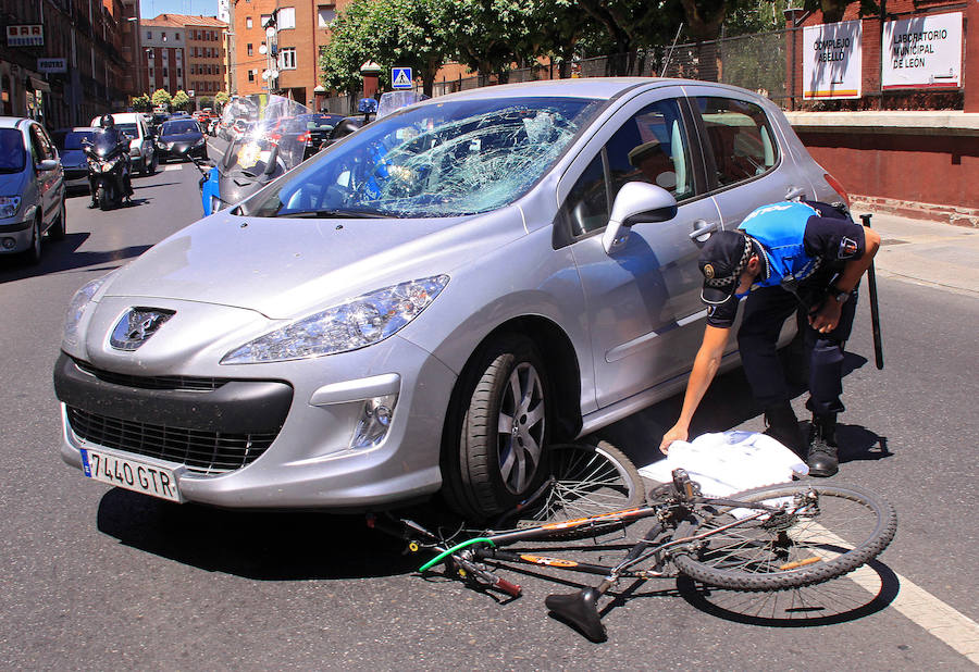 Accidente de tráfico en León capital de 2010 con un ciclista implicado. 