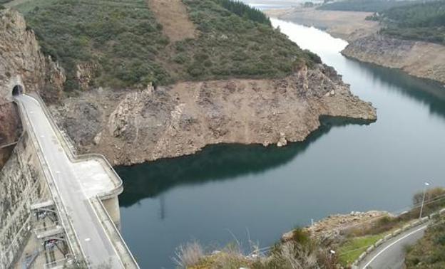 Presa de Bárcena.
