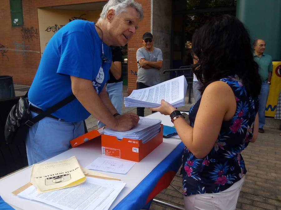 Fotos: Bierzo Aire Limpio presenta 1.500 alegaciones contra la incineración de neumáticos en Cosmos