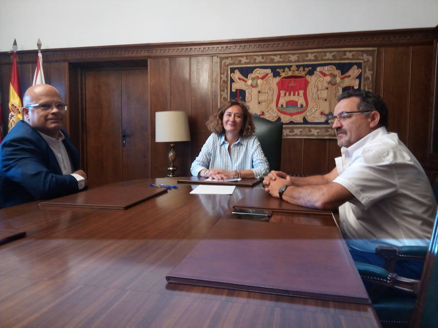 Fotos: Primera visita institucional del subdelegado del Gobierno a Ponferrada