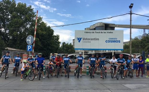 Trabajadores de Cosmos participantes en al Ruta Azul.