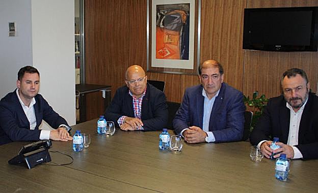 Reunión entre el Sepes y una delegación del PSOE de León.
