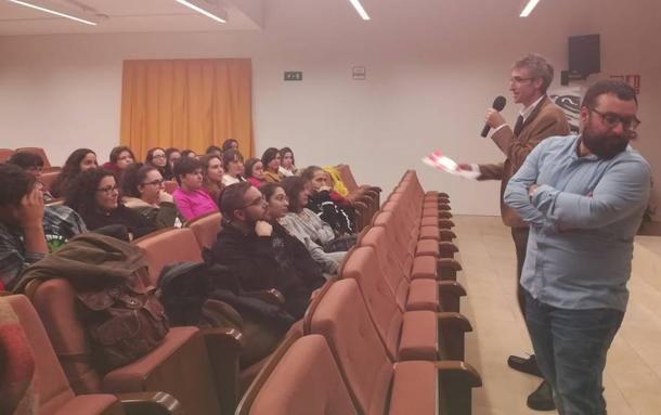 Rodríguez y González recibieron a los estudiantes.