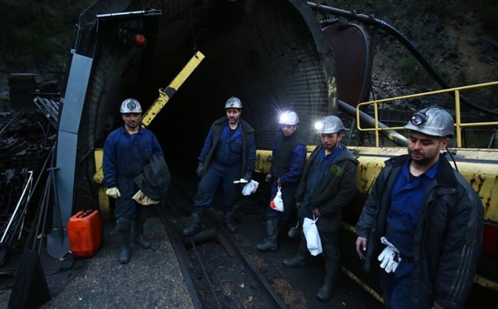 Jose Antonio Álvarez, Francisco Antelo, Miguel Ángel Estévez, Alberto Martínez, y Daniel Heras, los últimos cinco mineros del Bierzo momentos antes de su entrada al tajo en el pozo Salgueiro de Santa Cruz de Montes (León), durante el último día de la minería del carbón en el Bierzo.
