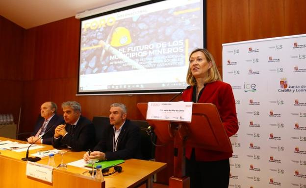 La consejera de Economía y Hacienda, Pilar del Olmo, durante la inauguración del foro internacional 'El futuro de los municipios mineros', que se celebra en Bembibre.