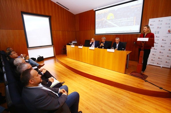 Fotos: Foro internacional &#039;El futuro de los municipios mineros&#039; en Bembibre