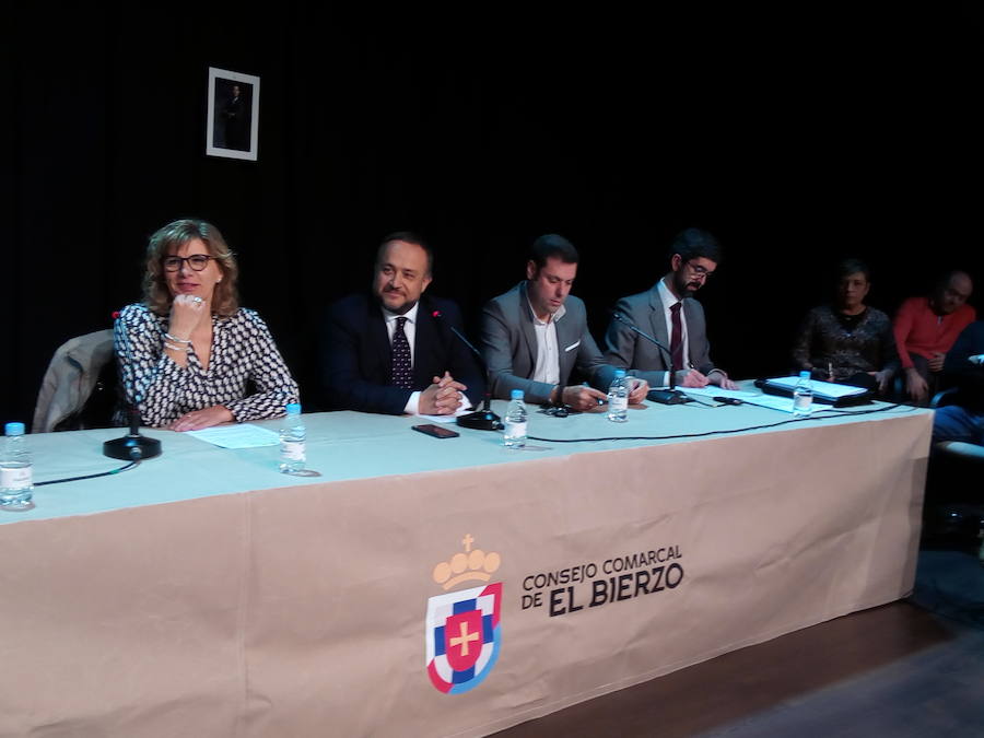 Fotos: El Consejo Comarcal del Bierzo celebra el 40 aniversario de la Contitución