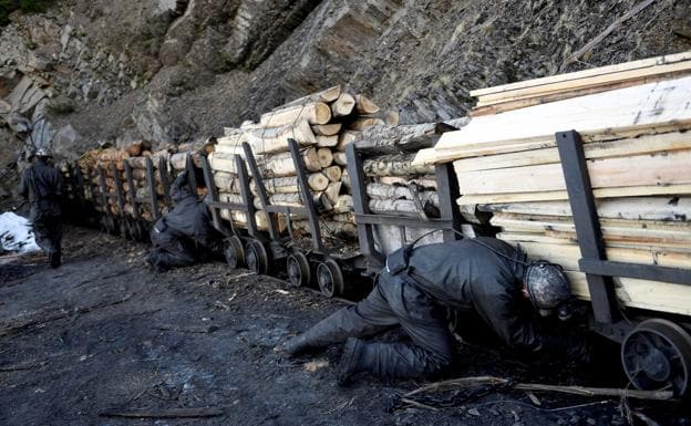 Trabajadores en la mina La Escondida. 