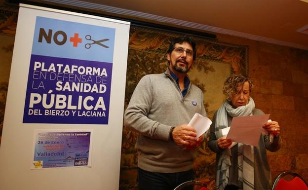 Los representantes de la Plataforma en Defensa de la Sanidad Pública del Bierzo y Laciana, durante una comparecencia.