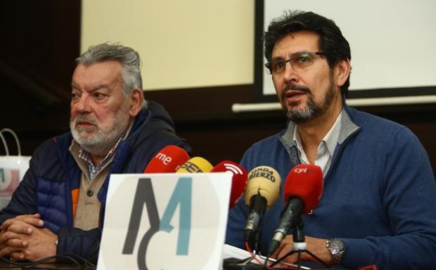 Los representantes de Municipalistas por el Cambio, en su comparecencia.