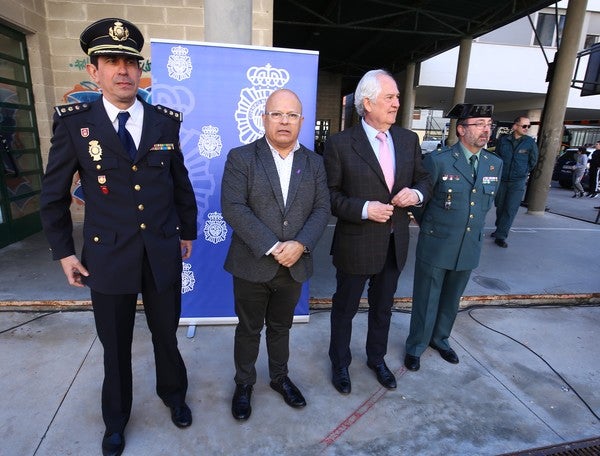 Fotos: Presentación en el IES Gil y Carrasco de Ponferrada del plan director para la convivencia y mejora de la seguridad en los centros educativos