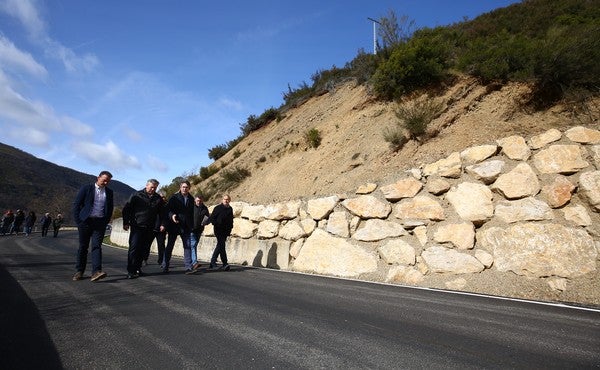 Fotos: Majo visita a las obras de la carretera entre Matalavilla y Valseco