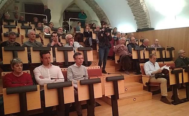 Público asistente a la presentación de la revista de Promonumenta en el Museo de la Radio de Ponferrada. 