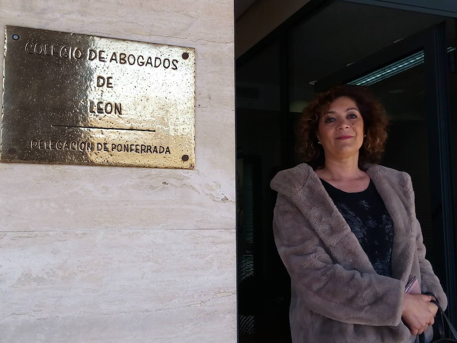 Fotos: Los abogados del Bierzo se movilizan «por la dignidad del turno de oficio»