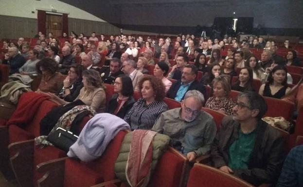 El acto de entrega del Premio Ciudad de Ponferrada tuvo lugar en el Teatro Bergidum. 