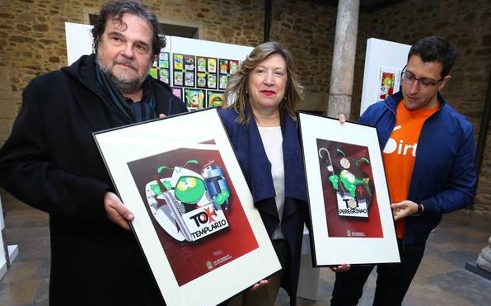 La concejala de Cultura de Ponferrada, María Antonia Gancedo, junto al diseñador gráfico y periodista, Jordi Catalá (I), y el director de infobierzo.com, Diego Fernández (D), durante la presentación de la exposición '30 años de los Toi'.