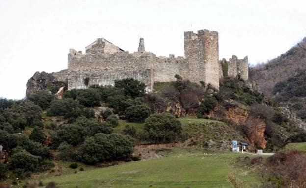 Castillo de Cornatel en Priaranza del Bierzo. 