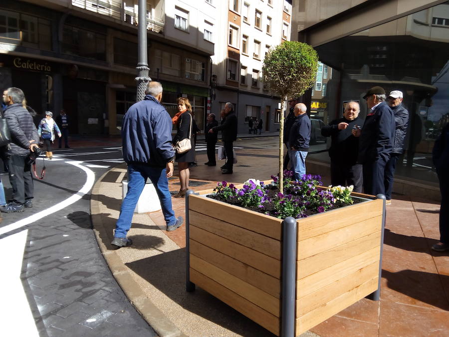 Fotos: La calle Camino de Santiago de Ponferrada estrena nueva imagen