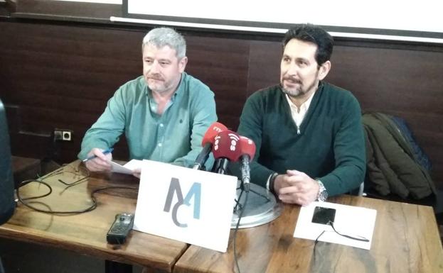 Plácido Martínez (derecha) y César López, este martes en rueda de prensa. 