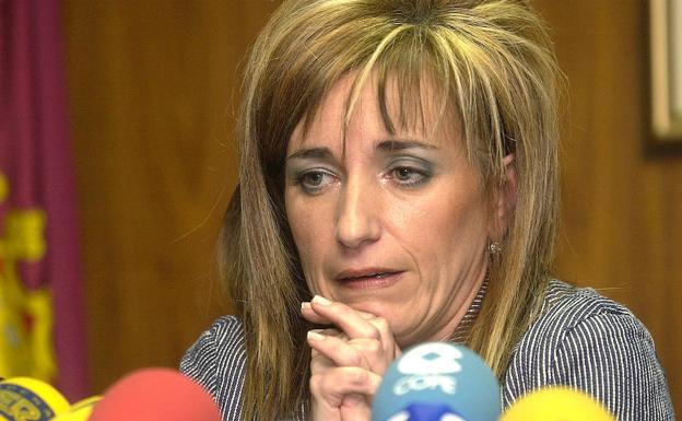 López Placer, en 2006, en el momento de anunciar su dimisión como vicepresidenta de la Diputación para el Bierzo. Dos años después abandonaba las filas del Partido Popular.