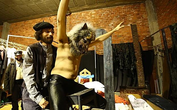 La compañía Conde Gatón levanta su 'Retablo de sombras' en el Teatro Bergidum de Ponferrada