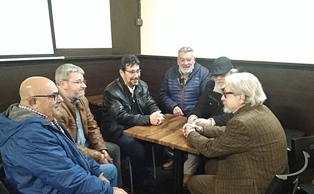 Miembros de Municipalistas por el Cambio (en el centro, su candidato, Plácido Martínez), en una imagen reciente