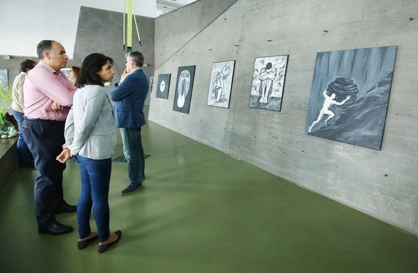 Fotos: Exposición de Santiago Castelao en la Uned de Ponferrada