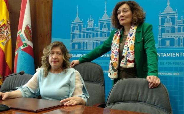 La concejala de Cultura, María Antonia Gancedo, junto a la alcaldesa de Ponferrada, Gloria Fernández Merayo, tras anunciar su adiós.